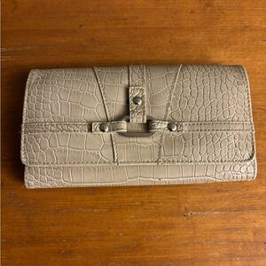 Elegant Beige Crocodile -Embossed Women's Clutch/Wallet
